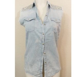 RED TULIPS SLEEVELESS BUTTON DOWN STUDDED SHIRT